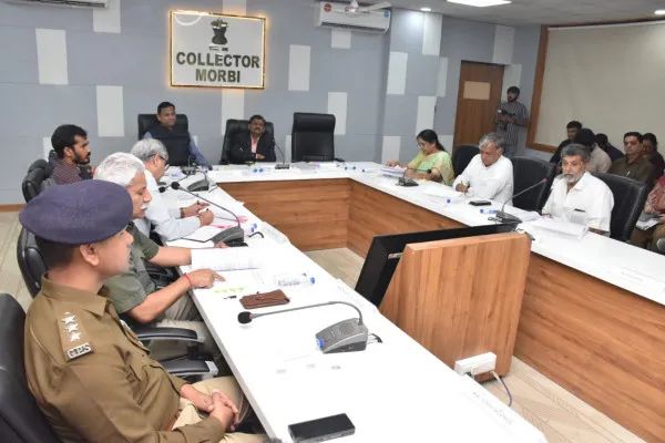 મોરબીમાં જિલ્લાના વિવિધ વિકાસ કામોની સમીક્ષા બેઠક પ્રભારી મંત્રી ત્રિકમભાઈ છાંગાના અધ્યક્ષસ્થાને યોજાઈ