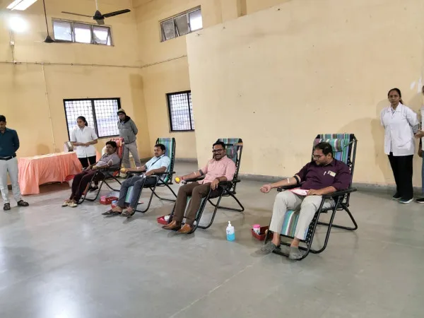 મોરબી મહાનગર પાલિકાની ઉજવણી અંતર્ગત MMCના ક્રમચારીઓ દ્વારા રક્તદાન કેમ્પ યોજાયો. 
