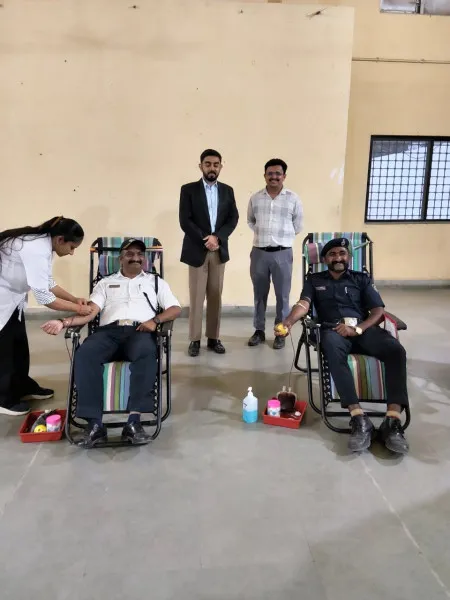 મોરબી મહાનગર પાલિકાની ઉજવણી અંતર્ગત MMCના ક્રમચારીઓ દ્વારા રક્તદાન કેમ્પ યોજાયો. 
