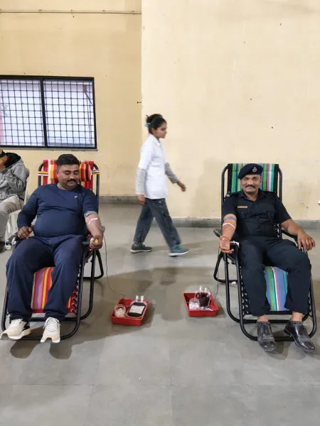 મોરબી મહાનગર પાલિકાની ઉજવણી અંતર્ગત MMCના ક્રમચારીઓ દ્વારા રક્તદાન કેમ્પ યોજાયો. 

