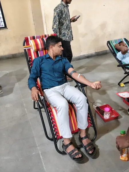 મોરબી મહાનગર પાલિકાની ઉજવણી અંતર્ગત MMCના ક્રમચારીઓ દ્વારા રક્તદાન કેમ્પ યોજાયો. 

