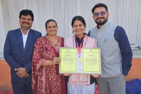 મોરબીના એમ.ડી.ડો.હિતાર્થી વડસોલા રાજ્યપાલ દ્વારા ગોલ્ડ મેડલથી સન્માનિત