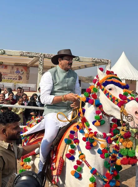 વાંકાનેરમાં કૃષિમંત્રી જીતુભાઈ વાઘાણીની ઉપસ્થિતિમાં અશ્વ શોને ખુલ્લો મૂકાયો