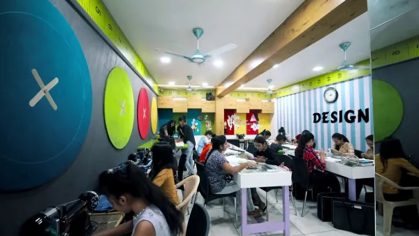 નવયુગ કરિઅર એકેડમી- મોરબીના 106 વિધાર્થીઓએ સરકારના અલગ અલગ વિભાગો માં નોકરી મેળવી