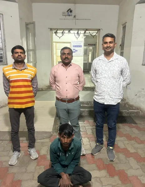 મોરબી અને જામનગરમાં ત્રણ ઘરફોડ ગુનામાં 16 વર્ષથી ભાગેડુ આરોપી અંતે પોલીસના સંકજામાં
