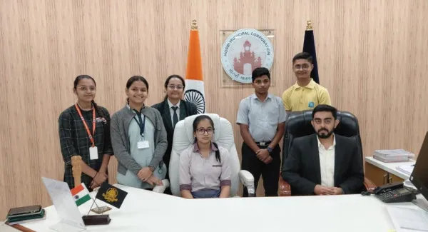 કમિશનરને માત્ર એસી ચેમ્બરમાં એશો આરામ ફરવામાંનો હોતો નથી : એક કલાક માટે મ્યુનિ કમિશનર બનેલી વિદ્યાર્થીનીએ અનુભવો વર્ણવ્યા
