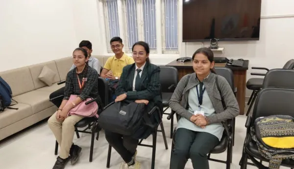 કમિશનરને માત્ર એસી ચેમ્બરમાં એશો આરામ ફરવામાંનો હોતો નથી : એક કલાક માટે મ્યુનિ કમિશનર બનેલી વિદ્યાર્થીનીએ અનુભવો વર્ણવ્યા

