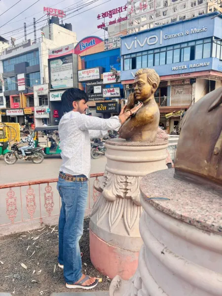 મોરબીમાં મહાપાલિકાને કરવાનું કામ યંગ ઇન્ડિયા ગ્રુપે કર્યું