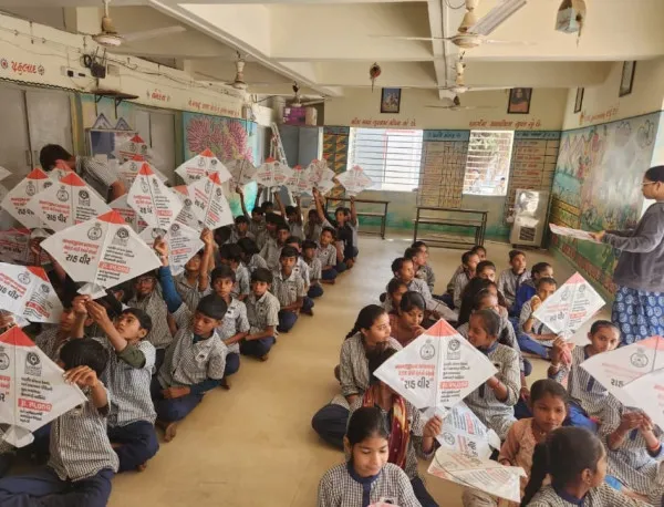 મોરબીમાં RTOએ વિદ્યાર્થીઓને પતંગ વિતરણ સાથે સલામતીની વિસ્તૃત સમજણ આપી
