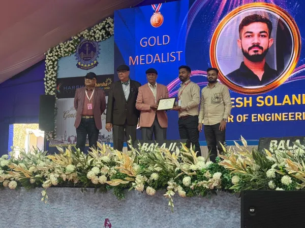 મોરબીમાં કારખાનામાં મજૂરી કરતા પિતાના પુત્રએ કઠોર પરિશ્રમથી એન્જિનિયરમાં માસ્ટર ડીગ્રી સાથે ગોલ્ડ મેડલ મેળવ્યો
