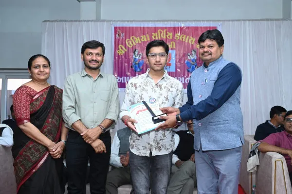 મોરબીના કડવા પાટીદાર સમાજના શ્રેષ્ઠીઓની પ્રેરક ઉપસ્થિતમાં ઉમિયા સર્વિસ કલાસ ફોરમનો વાર્ષિક સમારોહ યોજાયો
