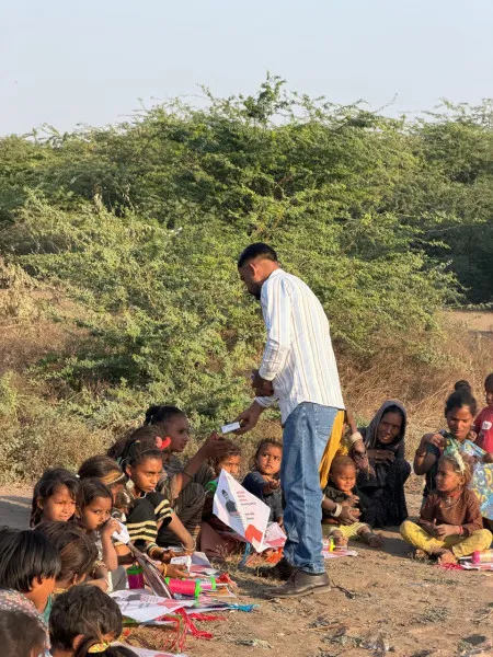 મોરબીમાં ઝૂંપટપટ્ટીના બાળકોને પતંગ-દોરા આપીને ઉત્તરાયણની ખરા અર્થમાં ઉજવણી