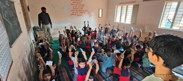 મોરબી ન્યુમિસમેટિક ક્લબના વાઇસ ચેરમેન અને હાઈકોર્ટના એડવોકેટ દર્શનભાઈ દવેના જન્મદિવસ નિમિત્તે શૈક્ષણિક કીટ વિતરણ
