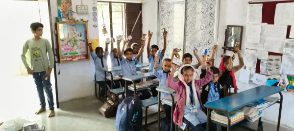 મોરબી ન્યુમિસમેટિક ક્લબના વાઇસ ચેરમેન અને હાઈકોર્ટના એડવોકેટ દર્શનભાઈ દવેના જન્મદિવસ નિમિત્તે શૈક્ષણિક કીટ વિતરણ
