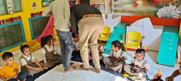 મોરબી ન્યુમિસમેટિક ક્લબના વાઇસ ચેરમેન અને હાઈકોર્ટના એડવોકેટ દર્શનભાઈ દવેના જન્મદિવસ નિમિત્તે શૈક્ષણિક કીટ વિતરણ
