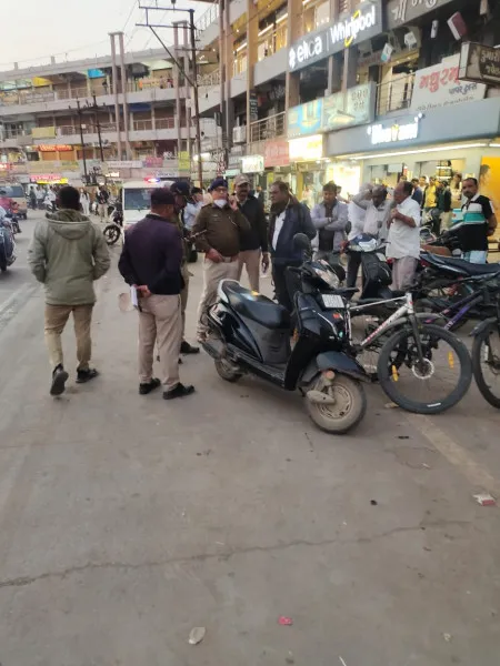 ટ્રાફિક શાખા એક્શન મોડમાં: રવાપર ચોકડી સહિતના વિસ્તારોમાં ટ્રાફિક ડ્રાઈવ, 