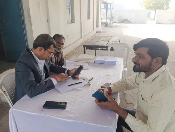 મોરબીના આંદરણા ગામે LIC પોલિસી સર્વિસ કેમ્પ યોજાયો
