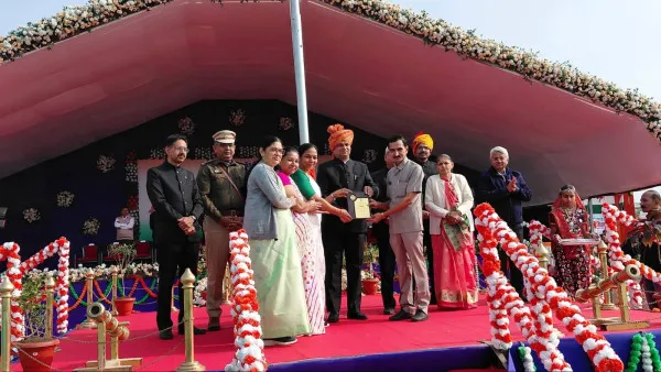 મોરબીમાં વર્ષ દરમિયાન ઉત્કૃષ્ટ કામગીરી કરનાર 'કર્મવીરો' અને કલાકારોનું શાનદાર સન્માન.
