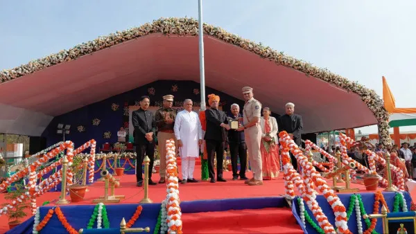 મોરબીમાં વર્ષ દરમિયાન ઉત્કૃષ્ટ કામગીરી કરનાર 'કર્મવીરો' અને કલાકારોનું શાનદાર સન્માન.
