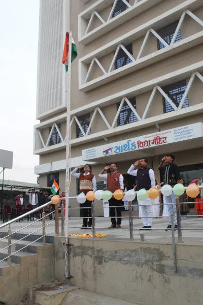 સાર્થક વિદ્યામંદિરમાં 77 માં પ્રજાસત્તાક દિવસની શાનદાર ઉજવણી.
