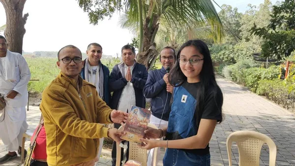 નાની વાવડી માધ્યમિક શાળામાં ધોરણ-૧૦ના વિદ્યાર્થીઓની ભક્તિમય વિદાયવિધિ
