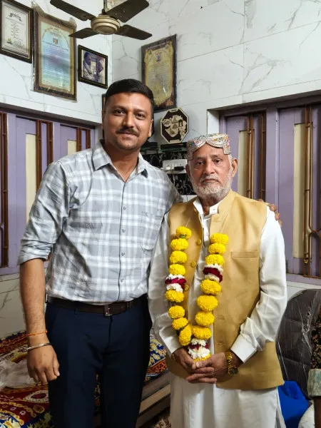 પદ્મશ્રી એવોર્ડ વિજેતા 'હાજી રમકડું'નું મોરબીના અગ્રણીઓ દ્વારા જૂનાગઢ ખાતે સન્માન.
