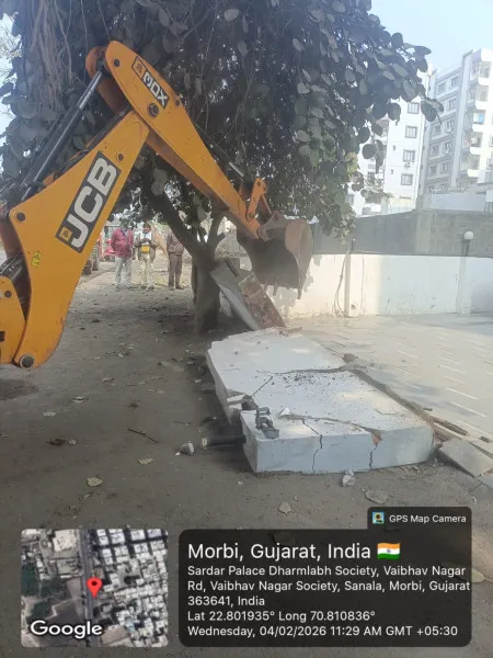 મોરબીમાં માર્ગો પરથી ટ્રાફિકને નડતરરૂપના સામાન્ય ધંધાર્થીઓને હટાવ્યા