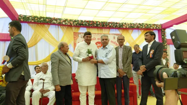 મોરબીમાં વરિયા પ્રજાપતિ જ્ઞાતિના  39માં સમૂહલગ્નમાં 24 નવદંપતીઓનું સંસારની કેડીએ પ્રયાણ 
