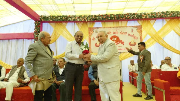 મોરબીમાં વરિયા પ્રજાપતિ જ્ઞાતિના  39માં સમૂહલગ્નમાં 24 નવદંપતીઓનું સંસારની કેડીએ પ્રયાણ 
