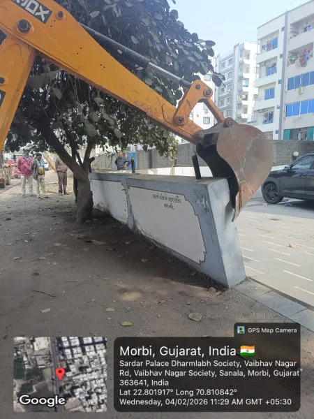 મોરબીમાં માર્ગો ઉપર ટ્રાફિકને નડતરરૂપ સામાન્ય ધંધાર્થીઓના દબાણો હટાવ્યા
