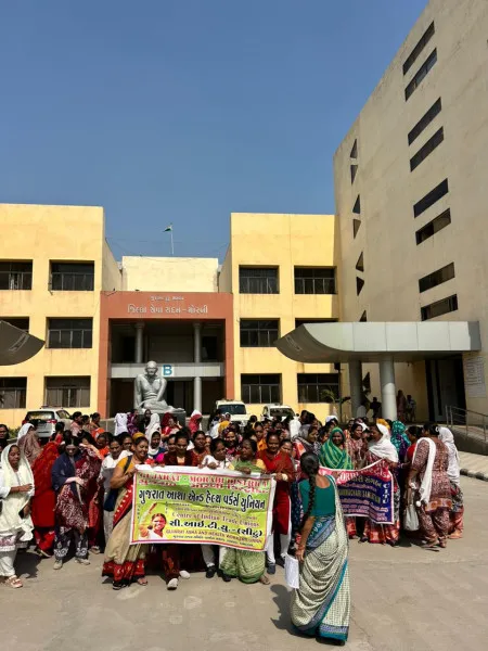 ઓનલાઈન કામગીરી કરો તોજ પગાર મળશે કહી ત્રણ માસનો પગાર અટકાવતા આશાવર્કર, આશાફેસિલિટરો જંગે ચઢી
