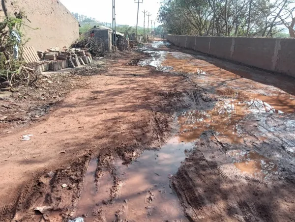 મોરબીમાં ઉબડ ખાબડ માર્ગો અને ઉપરથી ગટરના વહેતા ગંદા પાણીથી બદતર હાલત
