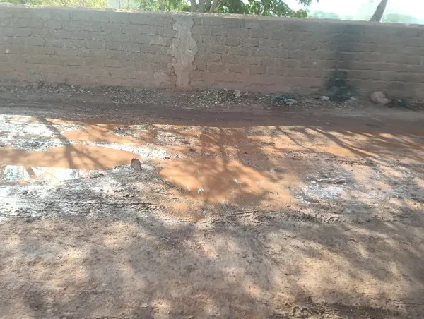 મોરબીમાં ઉબડ ખાબડ માર્ગો અને ઉપરથી ગટરના વહેતા ગંદા પાણીથી બદતર હાલત
