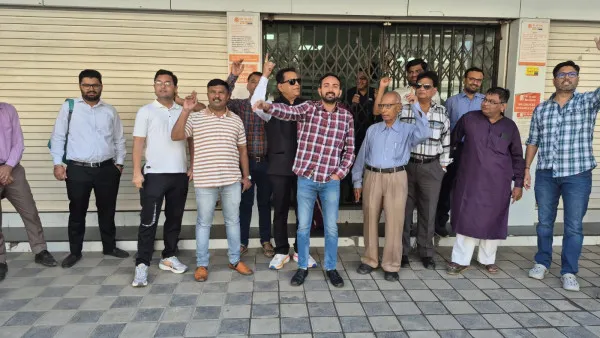 રાષ્ટ્રવ્યાપી બેંક હડતાળ: ગુજરાતમાં ₹15,000 કરોડના વ્યવહારો ખોરવાયા, મોરબીમાં ઉગ્ર વિરોધ
