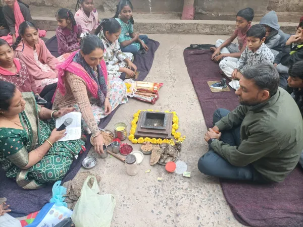ઇન્દિરા નગર શાળામાં વેલેન્ટાઈન દિવસની ગાયત્રી હવન અને શિવલિંગ દર્શન સાથે અનોખી ઉજવણી.
