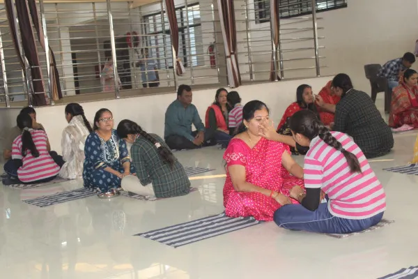 સાર્થક વિદ્યામંદિરમાં 'માતા-પિતા પૂજન દિવસ'ની ભાવસભર ઉજવણી