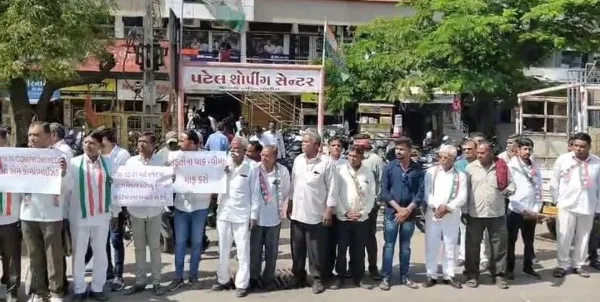 મોરબીમાં કાયદો-વ્યવસ્થા ખાડે ગયાના આક્ષેપ સાથે કોંગ્રેસની નારેબાજી
