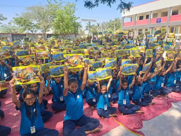 મોરબીના શિક્ષકે પિતાની સ્મૃતિમાં 13 વખત વિદ્યાર્થીઓ માટે ભોજન-શૈક્ષણિક વસ્તુ અર્પણ કરી