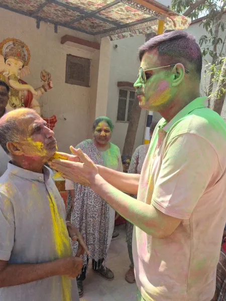 પ્રેમ, સમરસતા અને માનવતાના રંગોથી યંગ ઇન્ડિયા ગ્રુપે મનાવ્યો પ્રેરણાદાયી રંગોત્સવ
