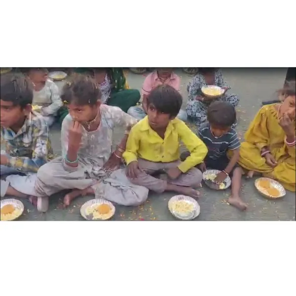 મોરબીમાં ઘરમાં નોકર-ચાકર ધરાવતા 20 શ્રીમંત મહિલાઓ ભુખ્યાજનોની ઠારે છે જઠરાગ્નિ
