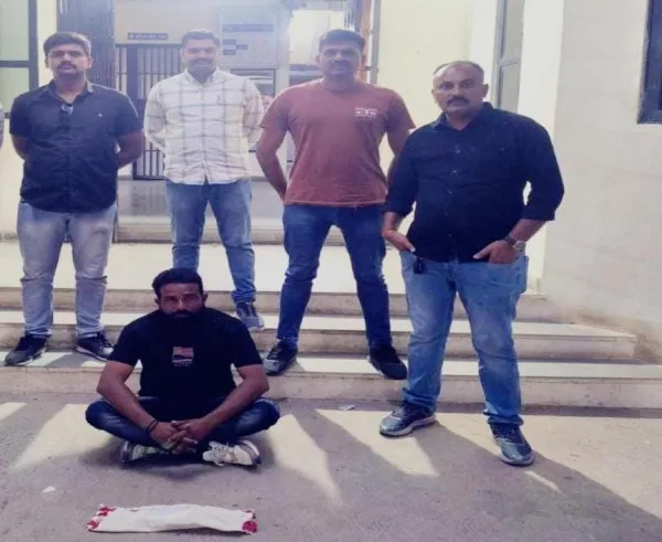 માળીયા મિયાણામાં યુવાન દેશી તમંચા સાથે ઝડપાયો
