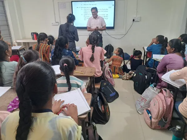 મોરબીની માધાપરવાડી શાળાની મુલાકાત લઈ વાર્ષિક પાઠનું નિરીક્ષણ કરતાં જિલ્લા શિક્ષણ તાલીમ ભવનના અધિકારીઓ
