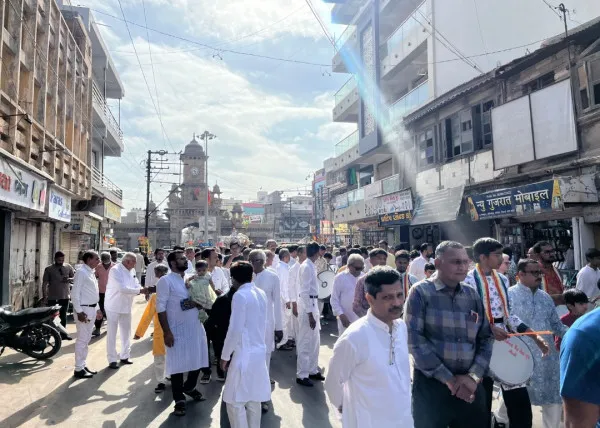 મોરબીમાં મહાવીર સ્વામીના જન્મ કલ્યાણક નિમિતે ભવ્ય શોભાયાત્રા નીકળી