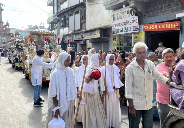 મોરબીમાં મહાવીર સ્વામીના જન્મ કલ્યાણક નિમિતે ભવ્ય શોભાયાત્રા નીકળી