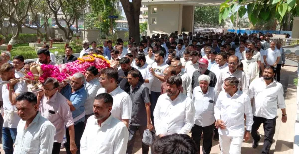 મોરબીમાં દિવંગત કિશોરભાઈ ચીખલીયાનો નશ્વર દેહ પંચમહાભૂતમાં વિલીન
