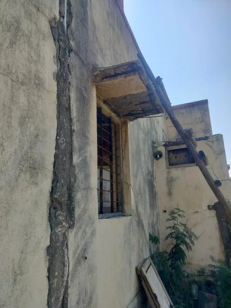 જીવલેણ બેદરકારી : માળીયા મિયાણાની એકમાત્ર હાઇસ્કુલમાં જીવના જોખમે 