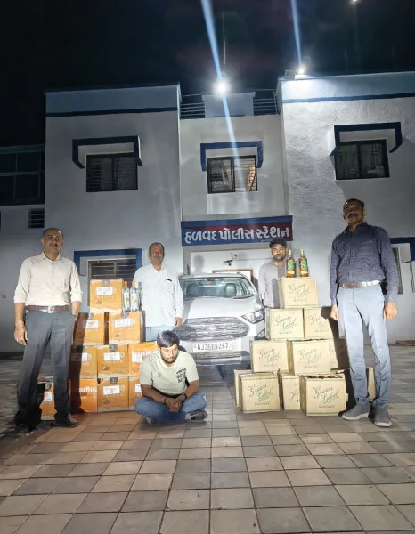 હળવદના દિઘડીયા ગામ પાસેથી વિદેશી દારૂ ભરેલી કાર સાથે ઝડપાયો
