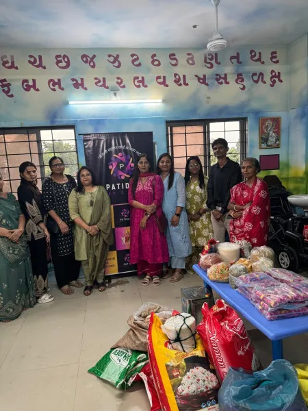 મોરબીમાં ઘર, બે પુત્રીઓની જવાબદારી કરતા પણ શિક્ષિત મહિલાનું સમાજ સેવામાં જીવન સમર્પિત
