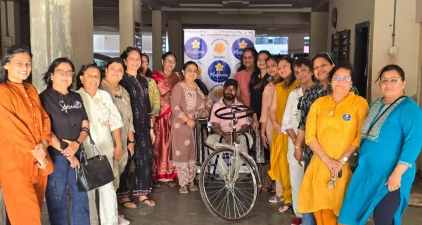 મોરબીની મુસ્કાન વેલફેર સોસાયટી દ્વારા દિવ્યાંગને ટ્રાઇસાયકલ અર્પણ 

