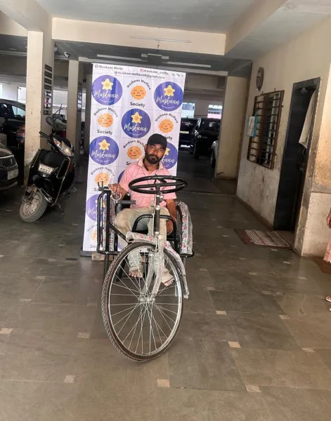 મોરબીની મુસ્કાન વેલફેર સોસાયટી દ્વારા દિવ્યાંગને ટ્રાઇસાયકલ અર્પણ 
